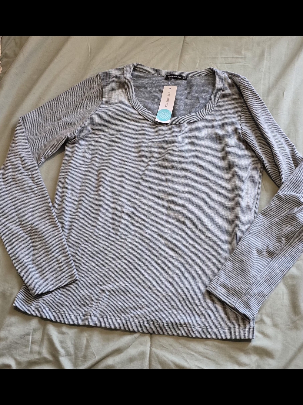 Staccato gray/green long sleeve scoop neck tee NWT Medium